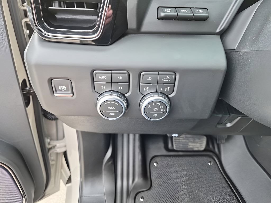 Used 2026 GMC Sierra 2500 AT4X w/ LPO, Black Badging Package image 39