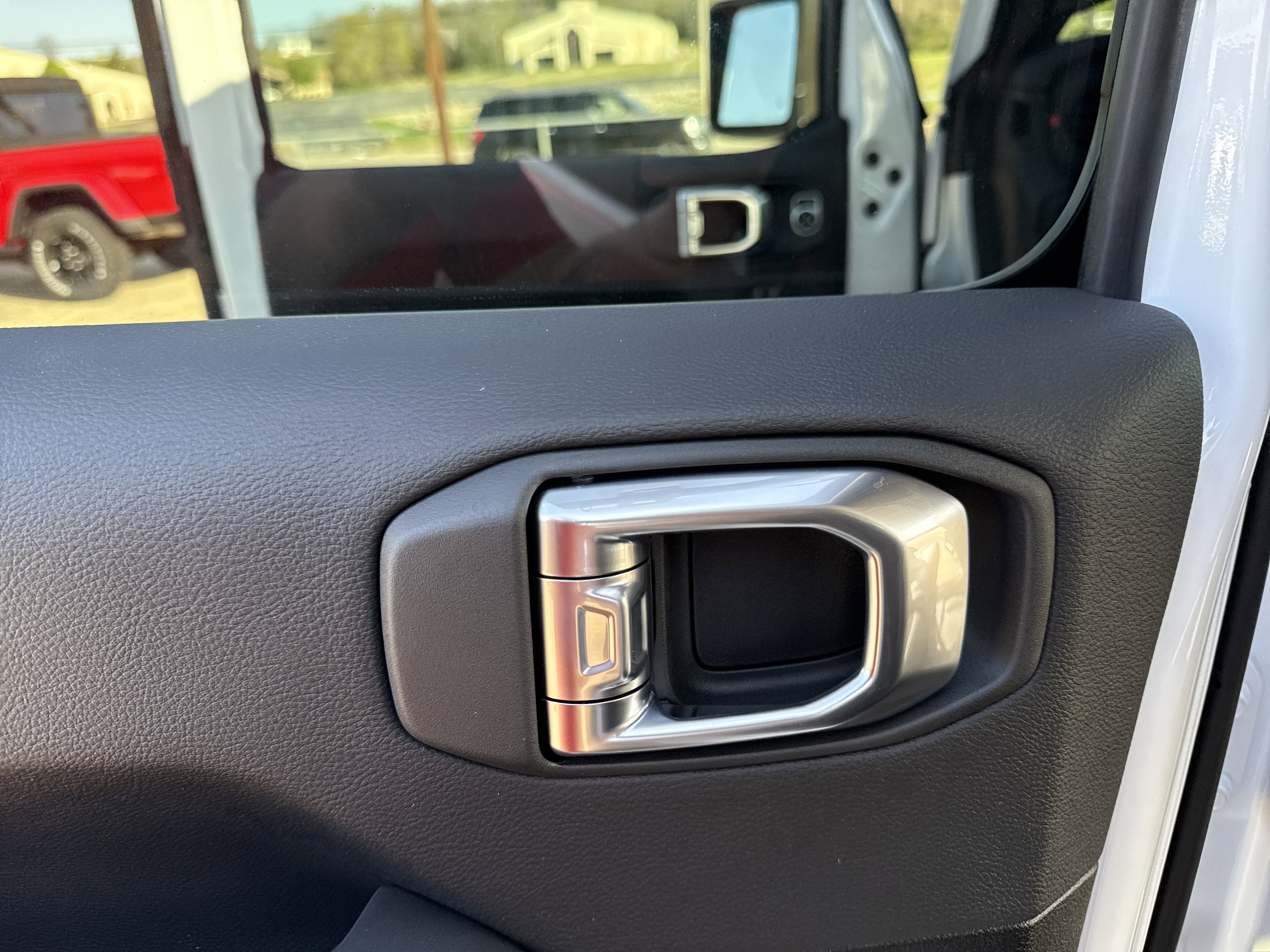 New 2025 Jeep Wrangler Unlimited Rubicon w/ Technology Group image 26