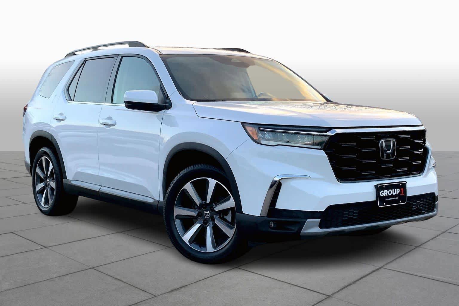 Used 2023 Honda Pilot Touring image 3
