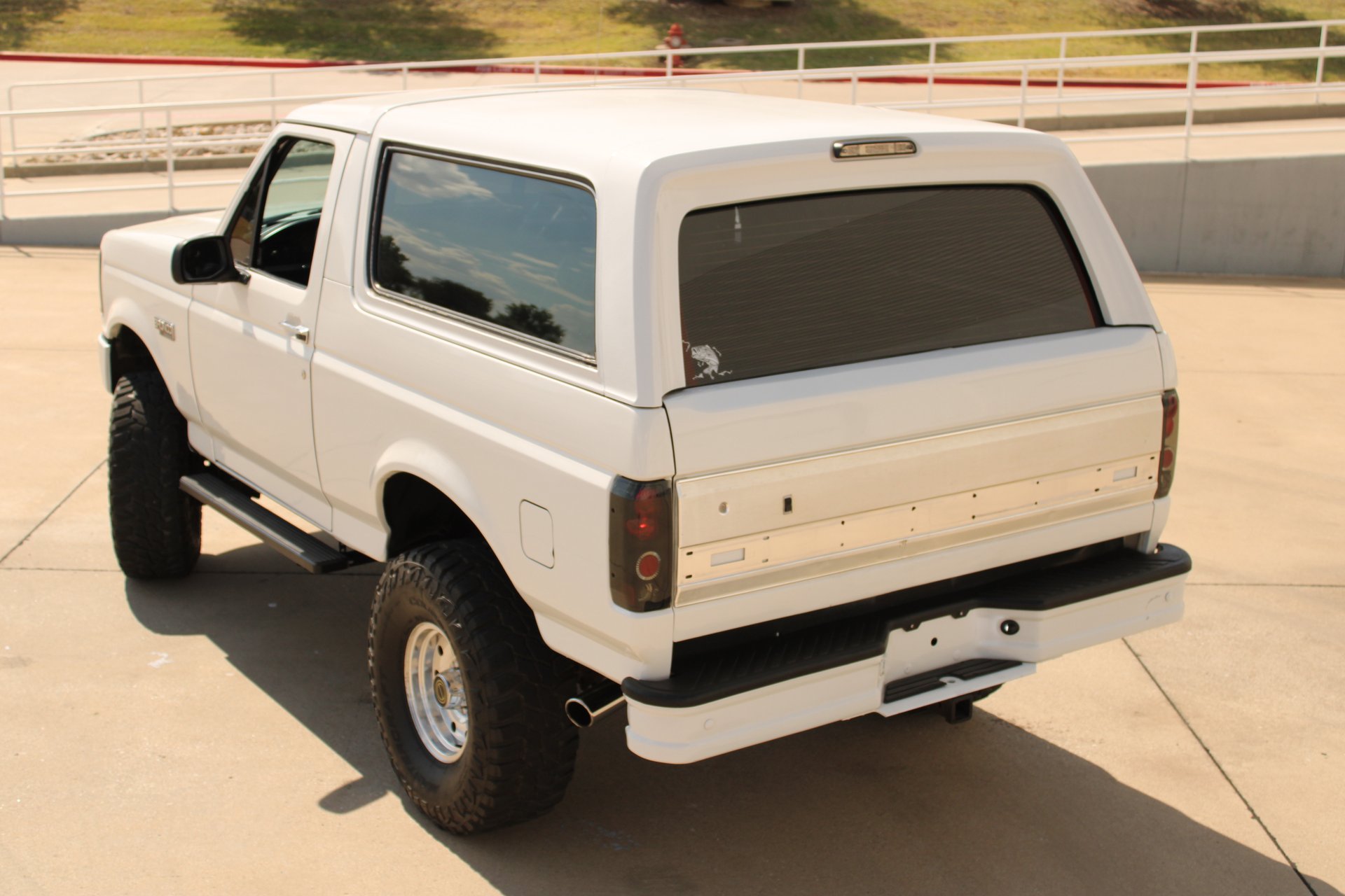 Used 1993 Ford Bronco XLT AWD/4WD image 8