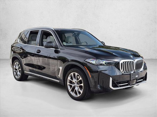 Used 2024 BMW X5 xDrive40i w/ Parking Assistance Package AWD/4WD image 3