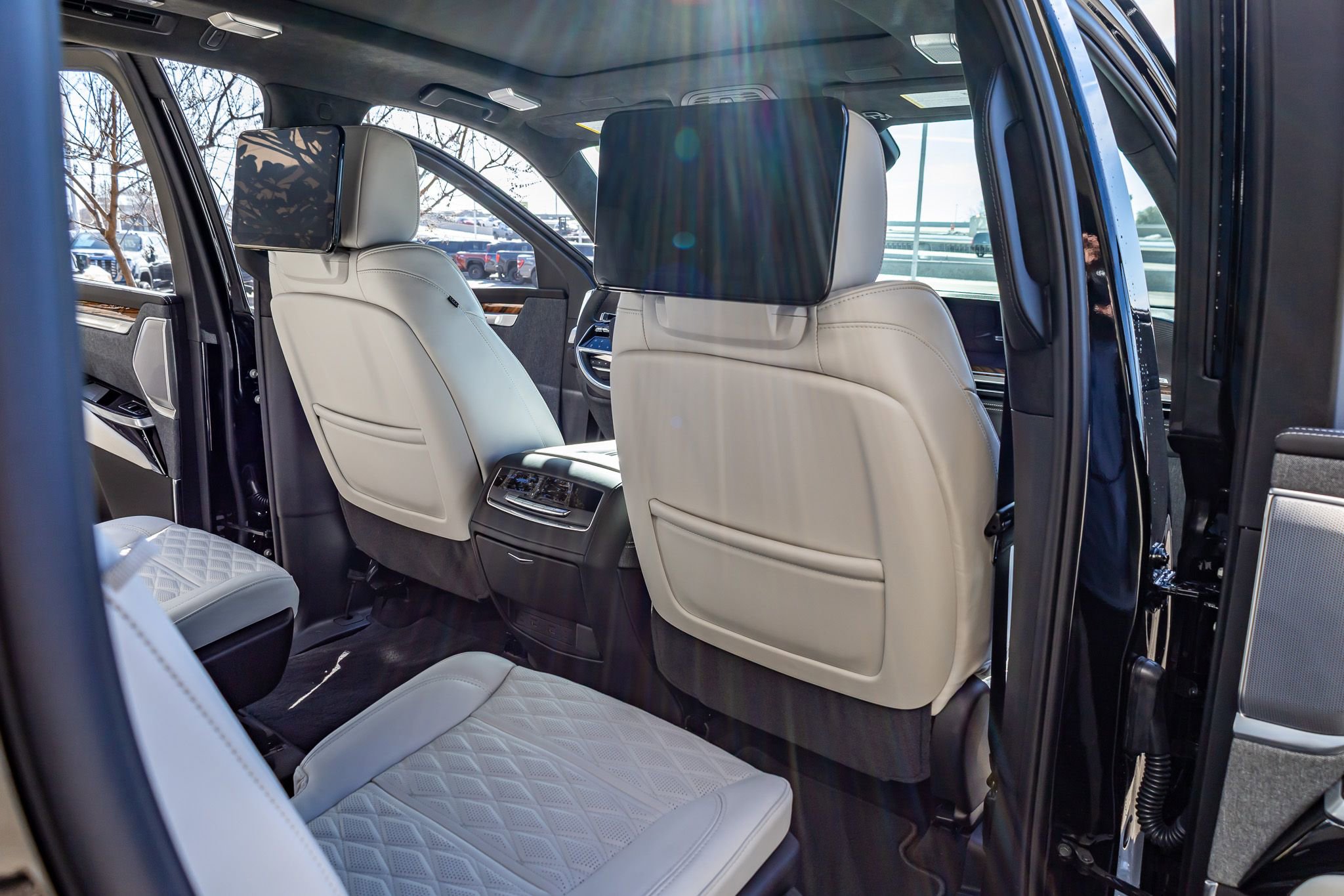 Used 2026 Cadillac Escalade ESV Platinum Sport w/ LPO, ONYX Package image 31