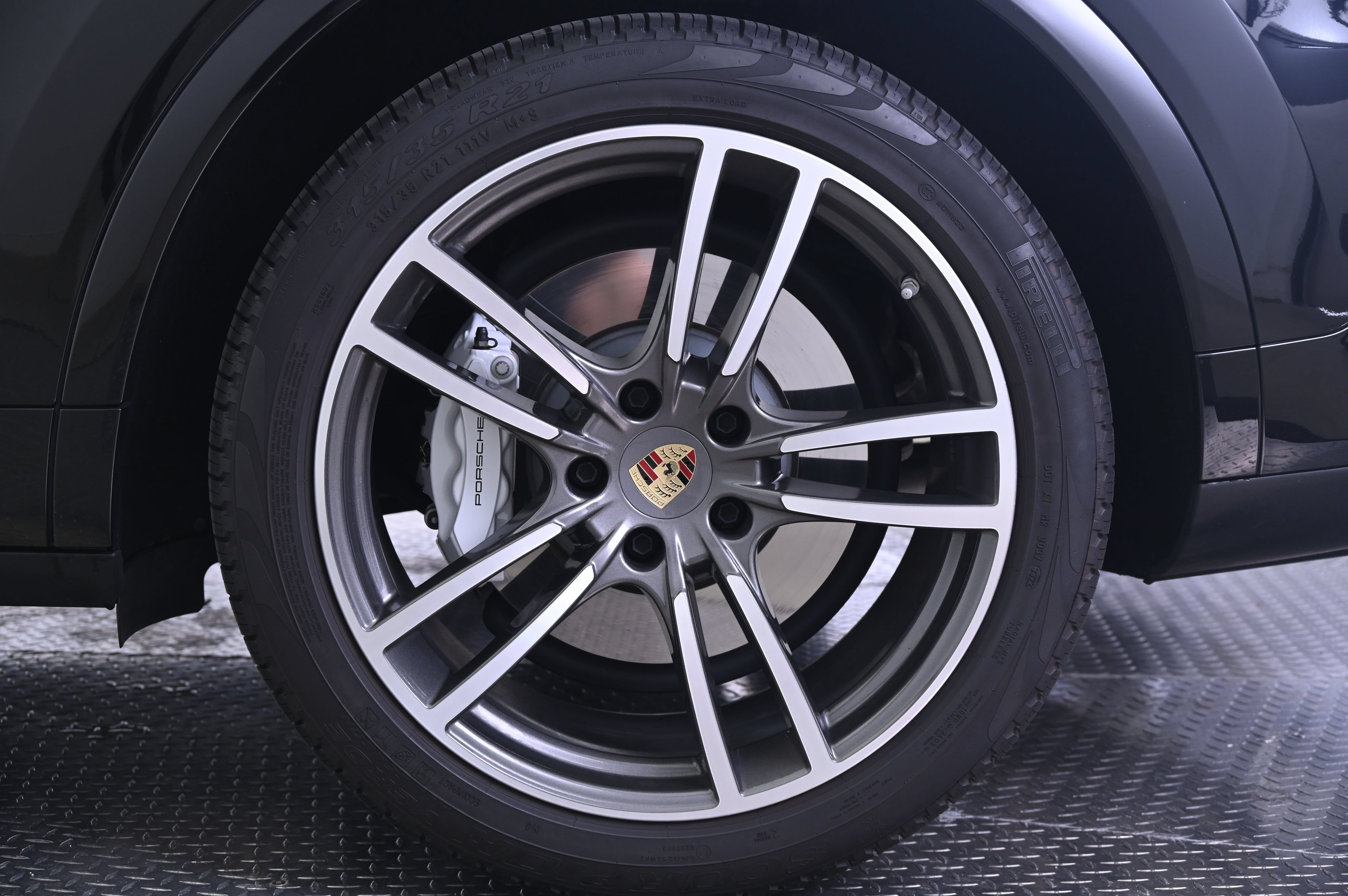 Used 2023 Porsche Cayenne Turbo AWD/4WD image 12