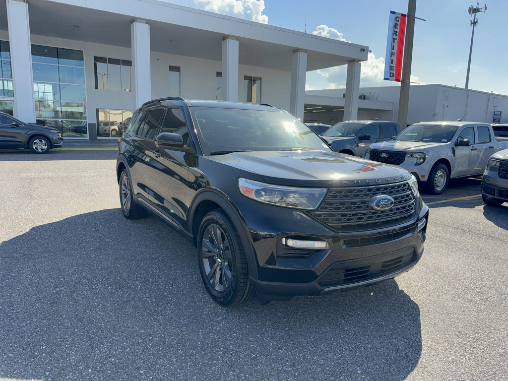 Certified 2023 Ford Explorer XLT w/ Equipment Group 202A image 4