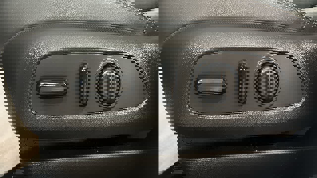 Used 2020 Buick Encore GX Essence w/ Experience Buick Package image 13