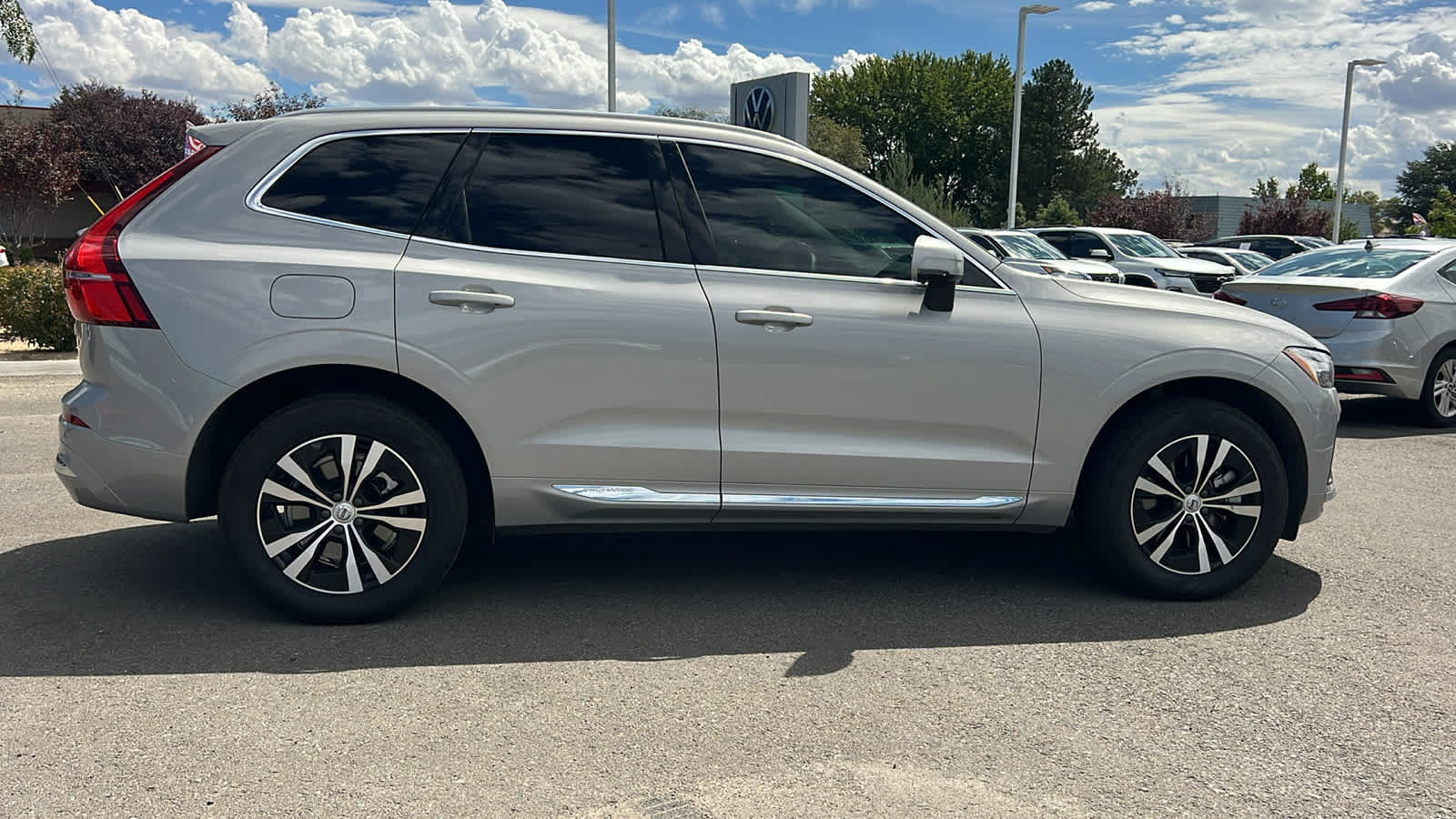 Used 2023 Volvo XC60 T8 Core AWD/4WD image 4