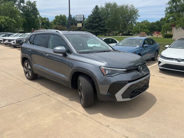 New 2026 Volkswagen Taos SE AWD/4WD image 1