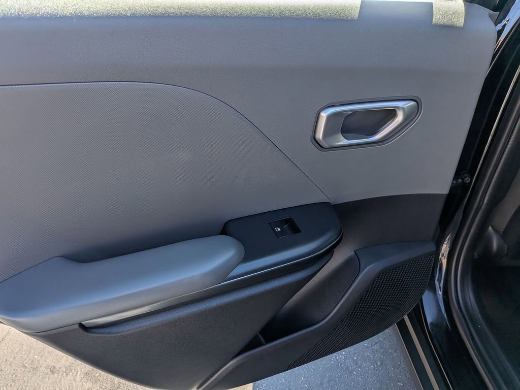 Used 2025 Kia K4 LXS image 25