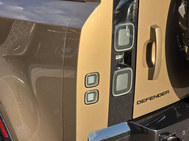 New 2026 Land Rover Defender 110 X-Dynamic SE AWD/4WD image 23