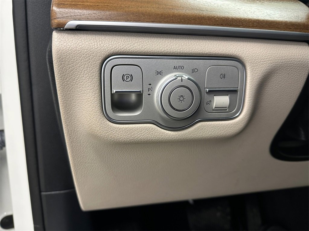 Used 2022 Mercedes-Benz GLS 450 4MATIC image 21