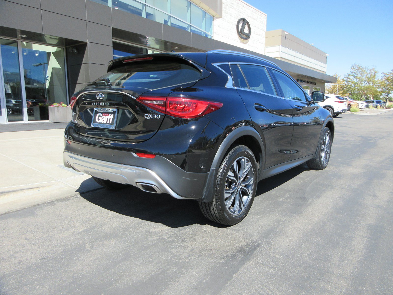 Used 2018 INFINITI QX30 AWD w/ Pro Assist Package image 10