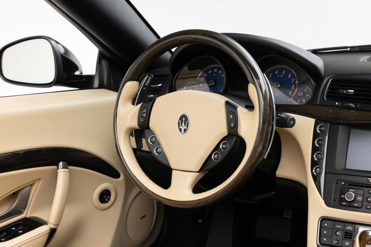Used 2015 Maserati GranTurismo Convertible RWD image 10