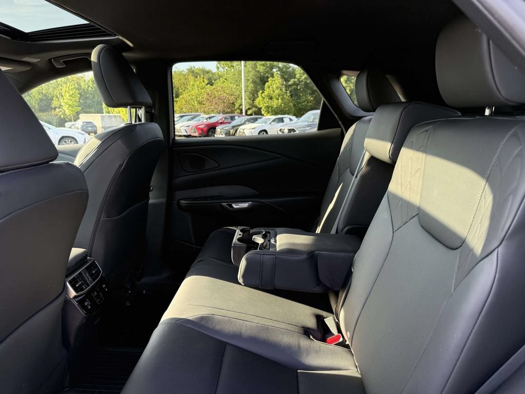 Used 2025 Lexus RX 350 Premium w/ Accessory Package AWD/4WD image 18