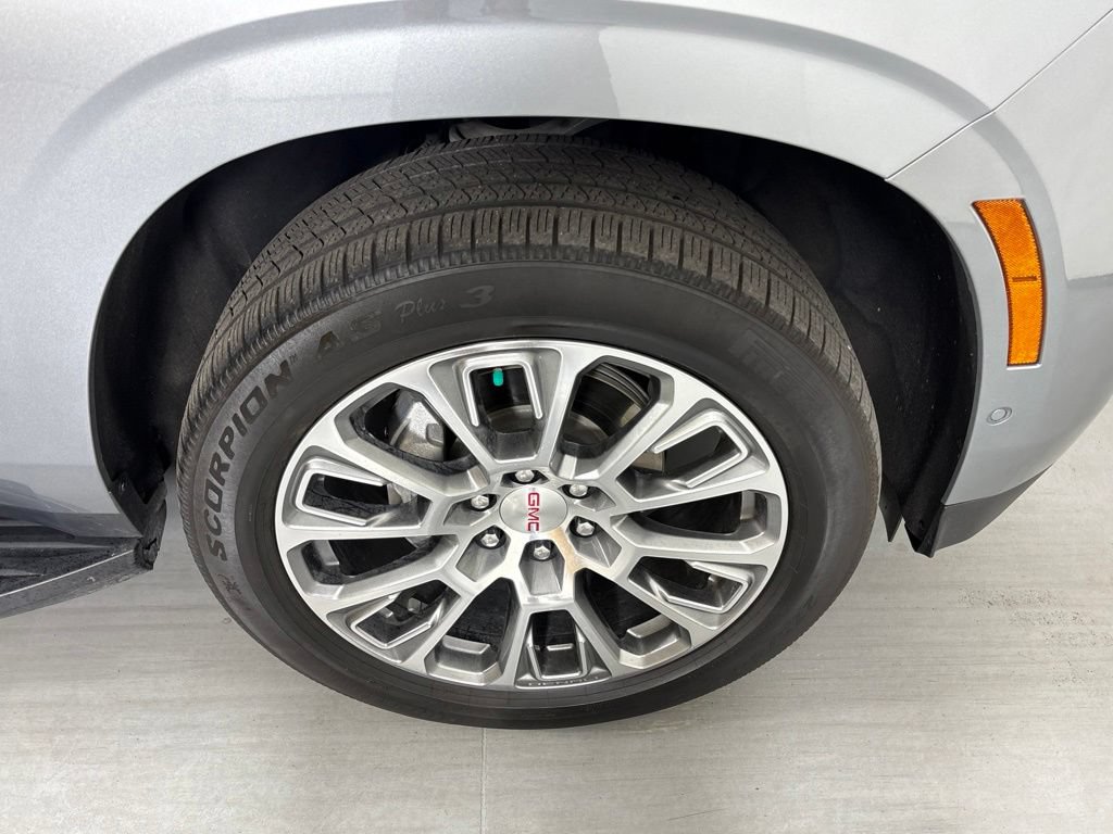 Used 2025 GMC Yukon XL Denali AWD/4WD image 14