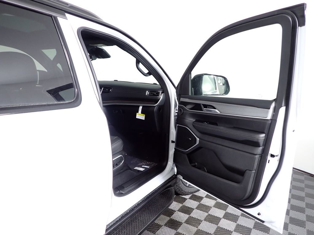 New 2026 Jeep Grand Wagoneer 4WD w/ Quick Order Packge 29V Upland image 44