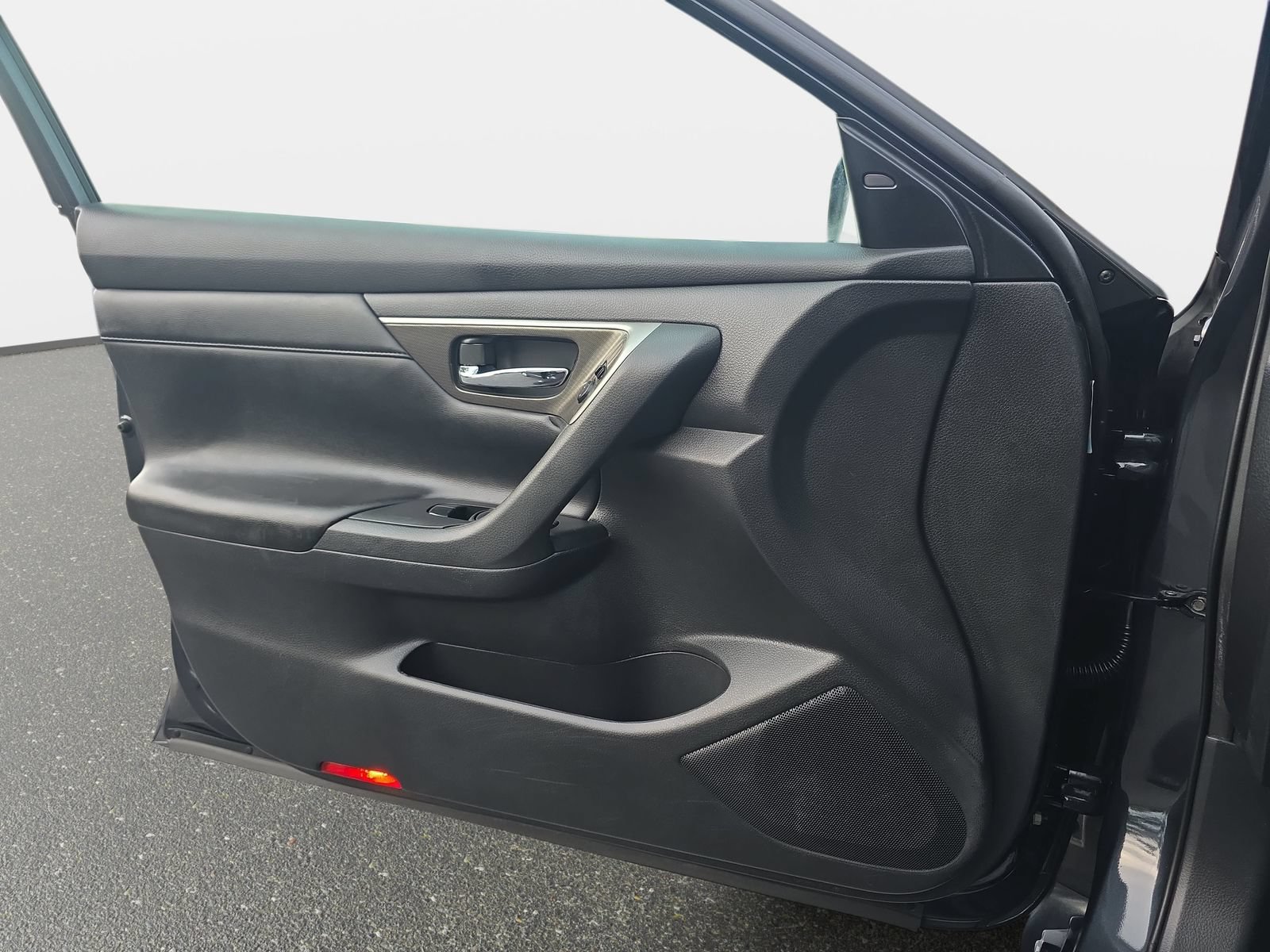 Used 2015 Nissan Altima 3.5 SL FWD image 26