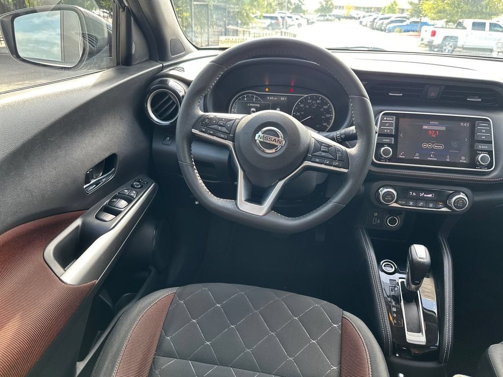 Used 2019 Nissan Kicks SR w/ Exterior Package FWD image 29