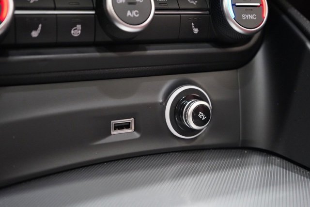 Used 2024 Alfa Romeo Stelvio Veloce image 27