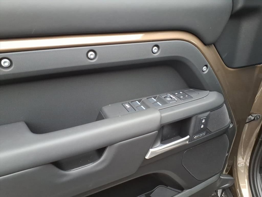 New 2026 Land Rover Defender 110 X-Dynamic SE image 11
