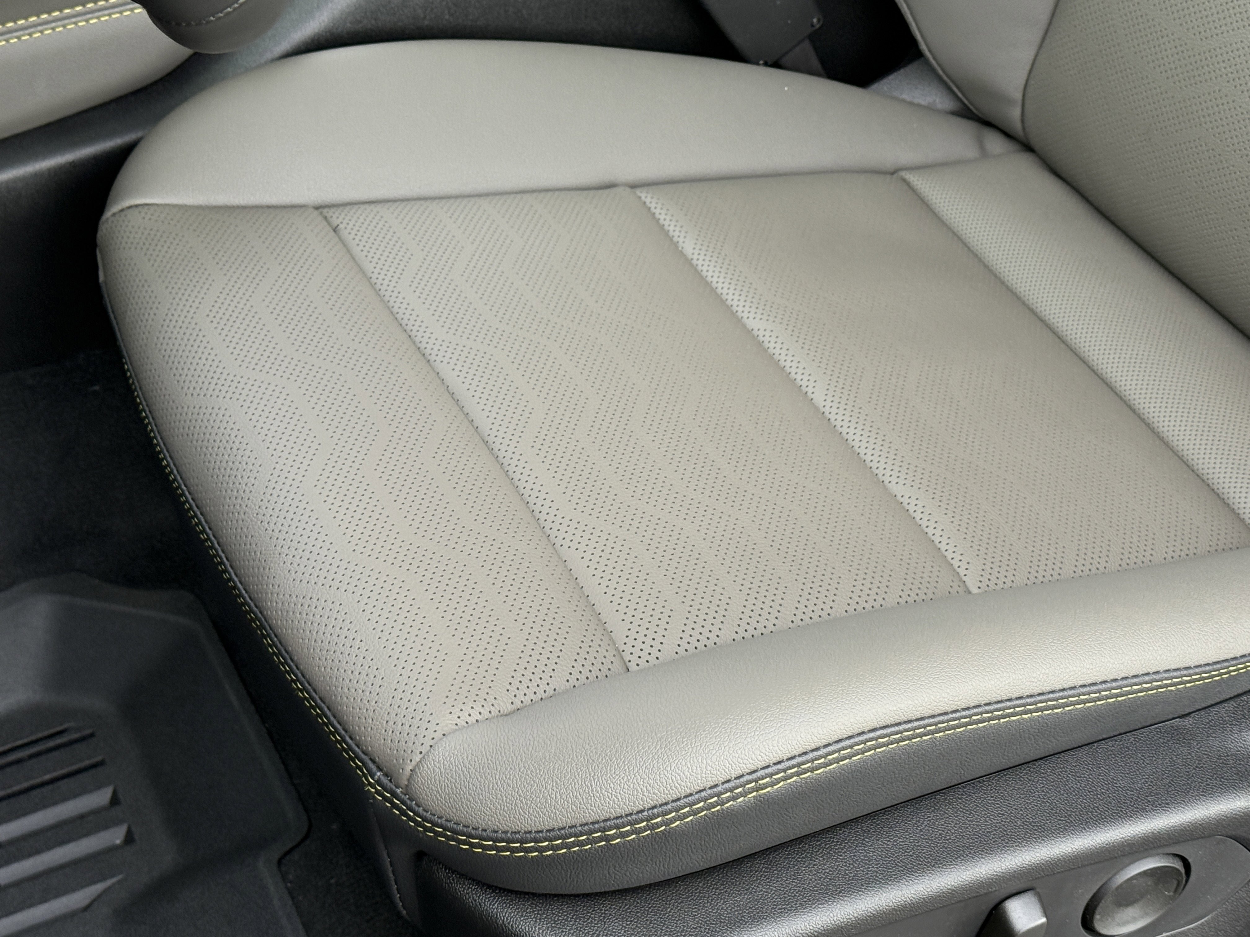 New 2026 Chevrolet Traverse LT w/ Driver Confidence Package image 11