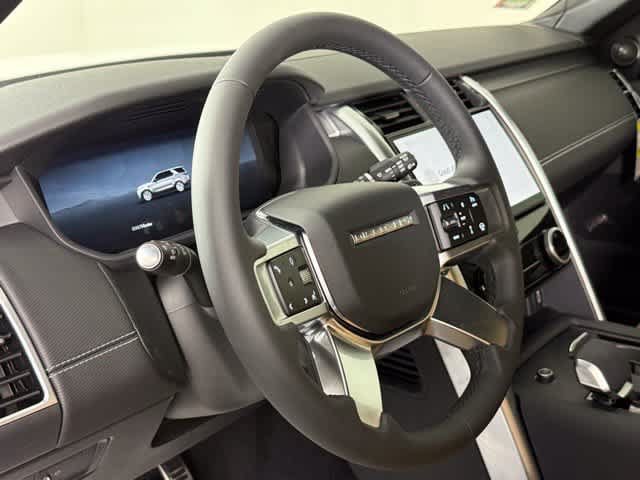 Used 2026 Land Rover Discovery Dynamic SE AWD/4WD image 15
