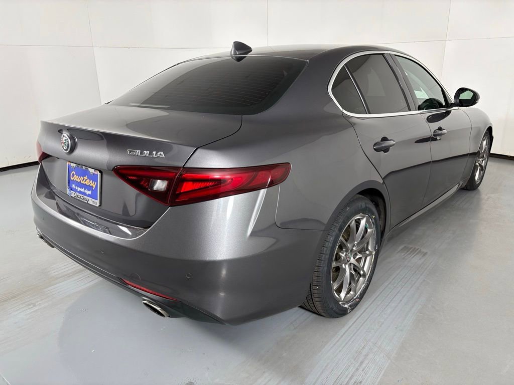 Used 2019 Alfa Romeo Giulia image 10