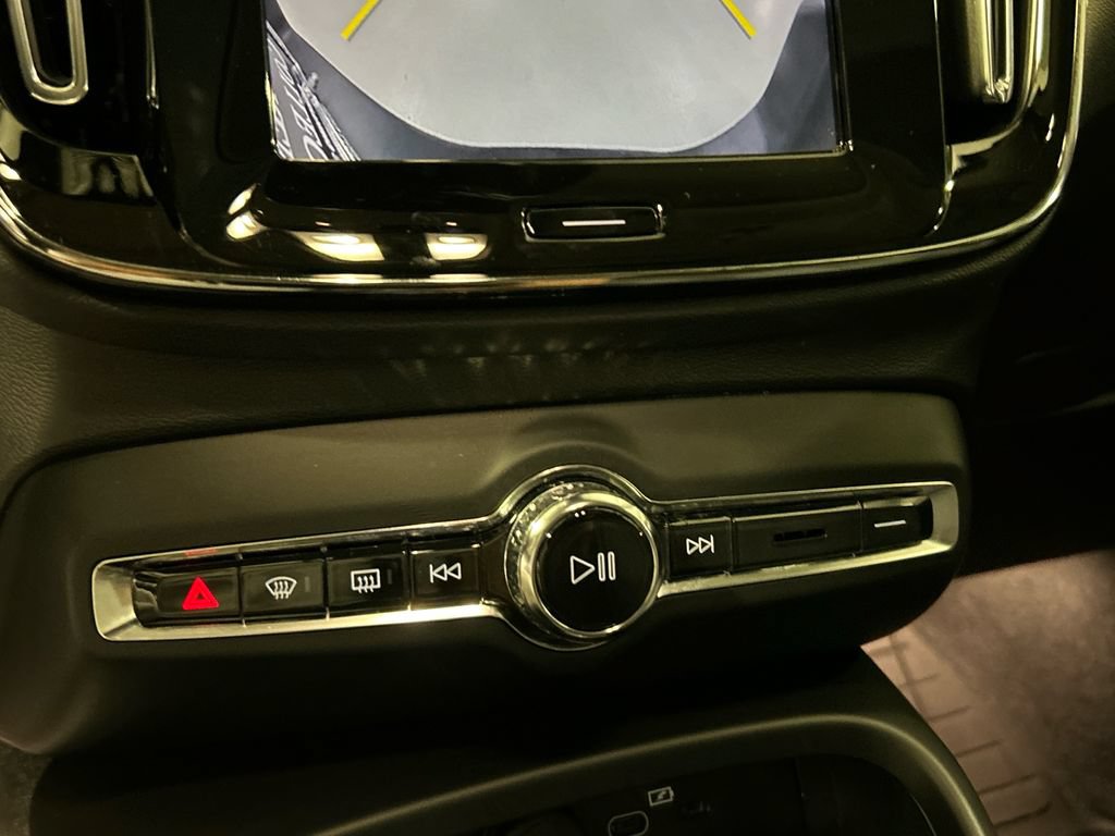 Certified 2024 Volvo XC40 B5 Plus w/ Protection Package Premier AWD/4WD image 17