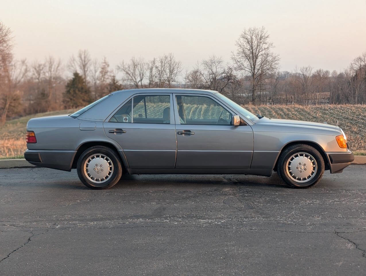 Used 1991 Mercedes-Benz 300 E 3.0 image 5