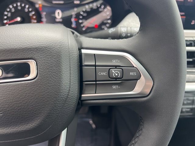 Used 2024 Jeep Compass Latitude image 12