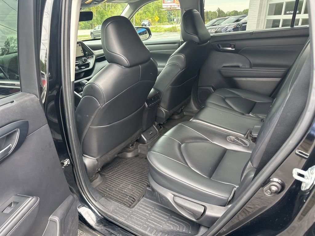 Used 2023 Toyota Highlander XLE image 29