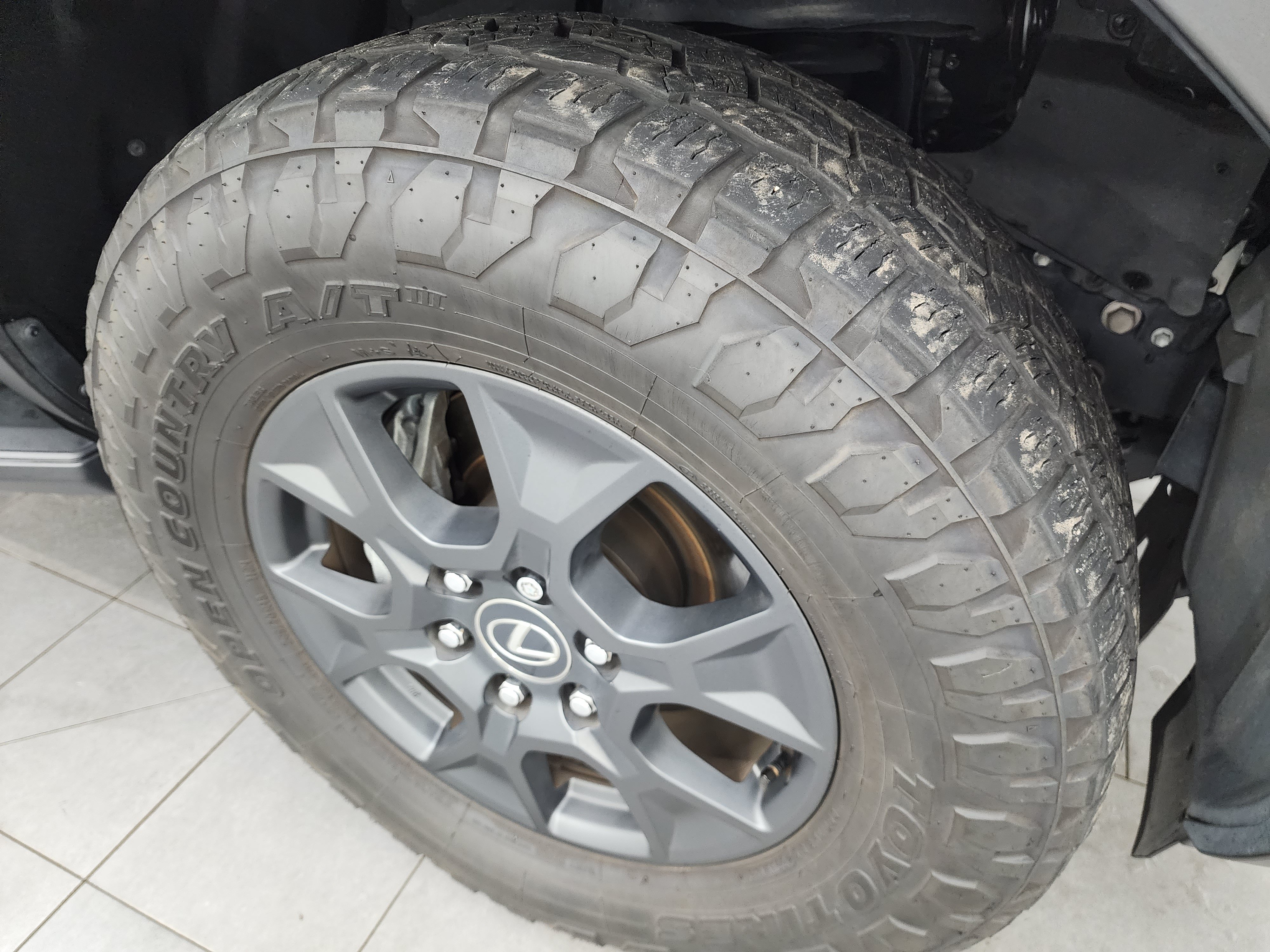 Used 2024 Lexus GX 550 AWD/4WD image 3