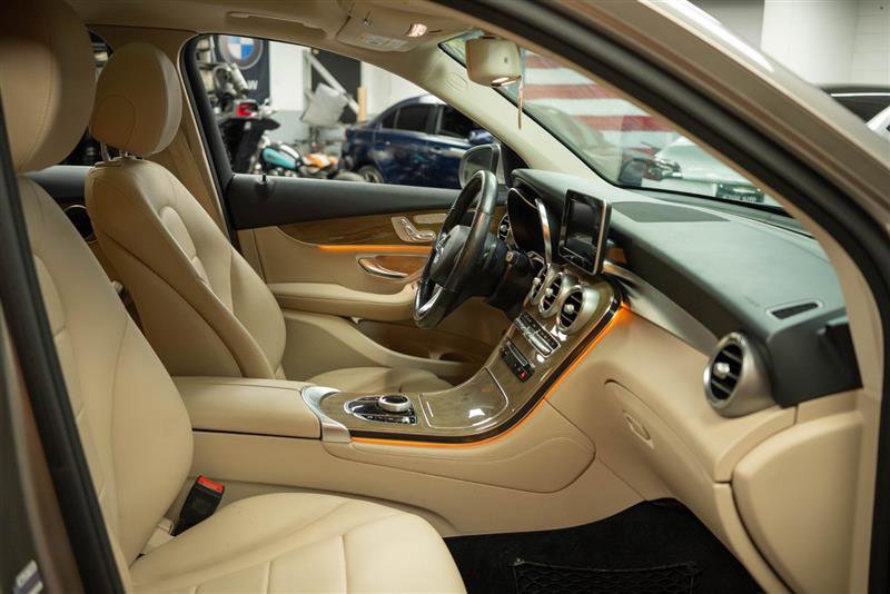 Used 2019 Mercedes-Benz GLC 300 4MATIC w/ Parking Assistance Package image 13