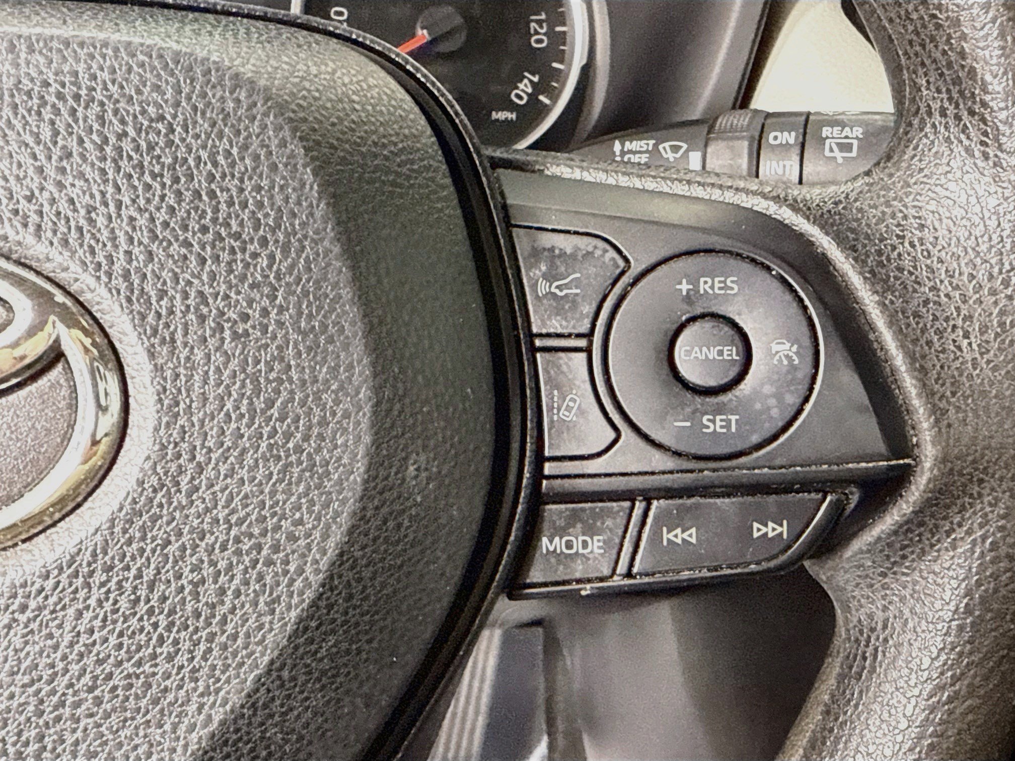 Used 2020 Toyota RAV4 XLE w/ Carpet Mat Package AWD/4WD image 15