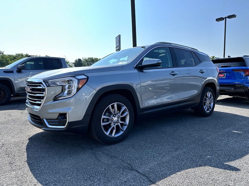 Used 2024 GMC Terrain SLT w/ Tech Package AWD/4WD image 2