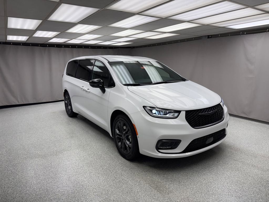 New 2026 Chrysler Pacifica Select image 5