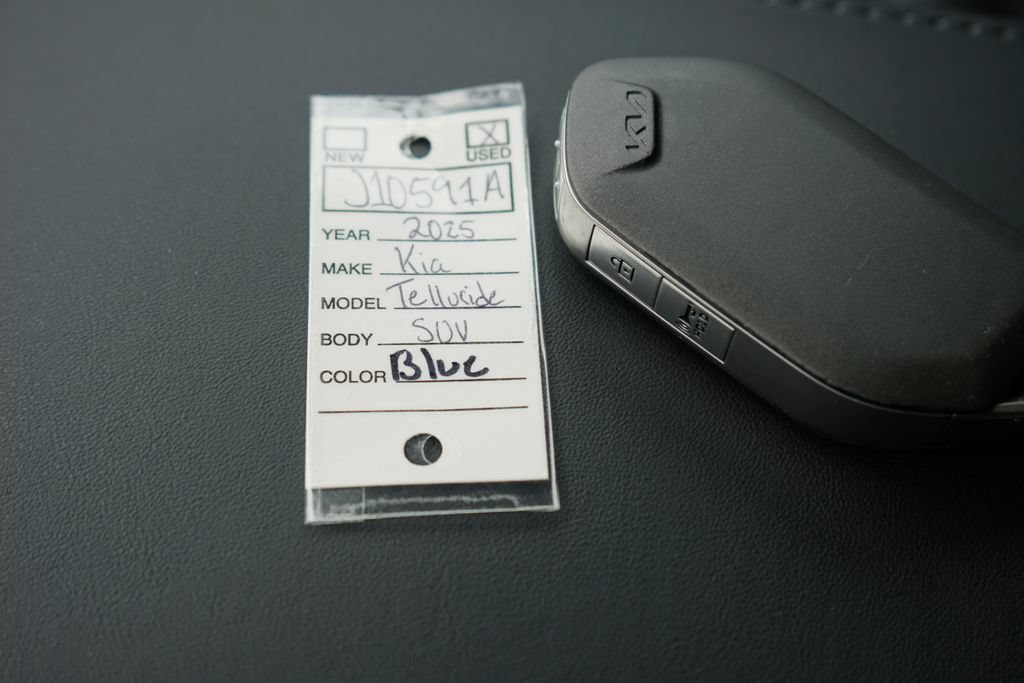 Used 2025 Kia Telluride LX FWD image 30