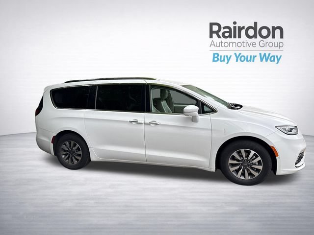 Used 2021 Chrysler Pacifica Touring-L FWD image 8
