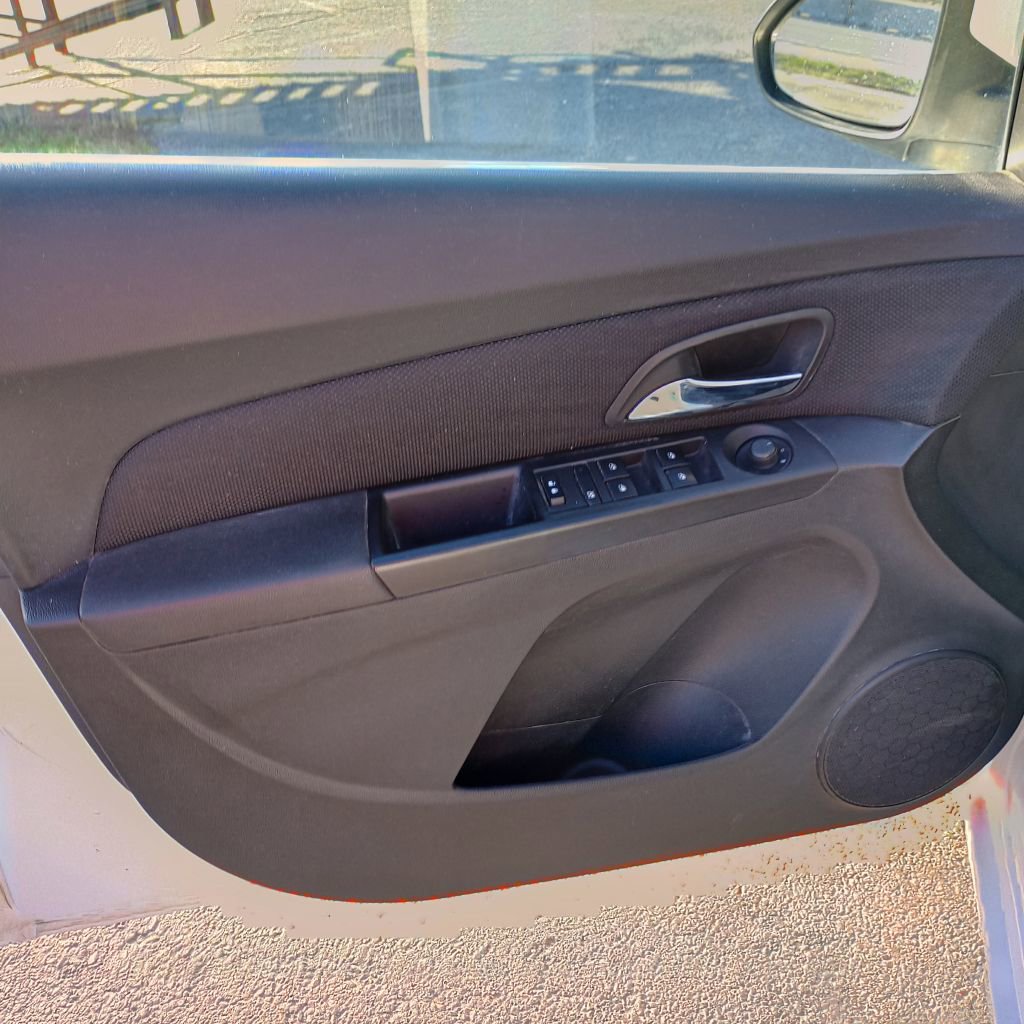 Used 2016 Chevrolet Cruze LT image 11