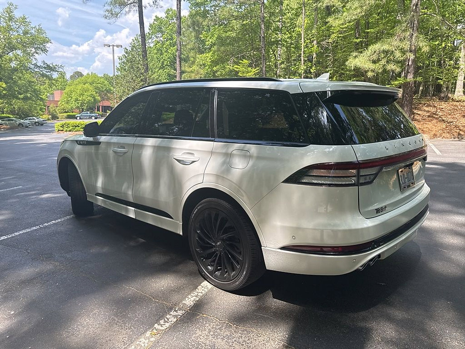 Used 2023 Lincoln Aviator Reserve w/ Equipment Group 201A AWD/4WD image 5