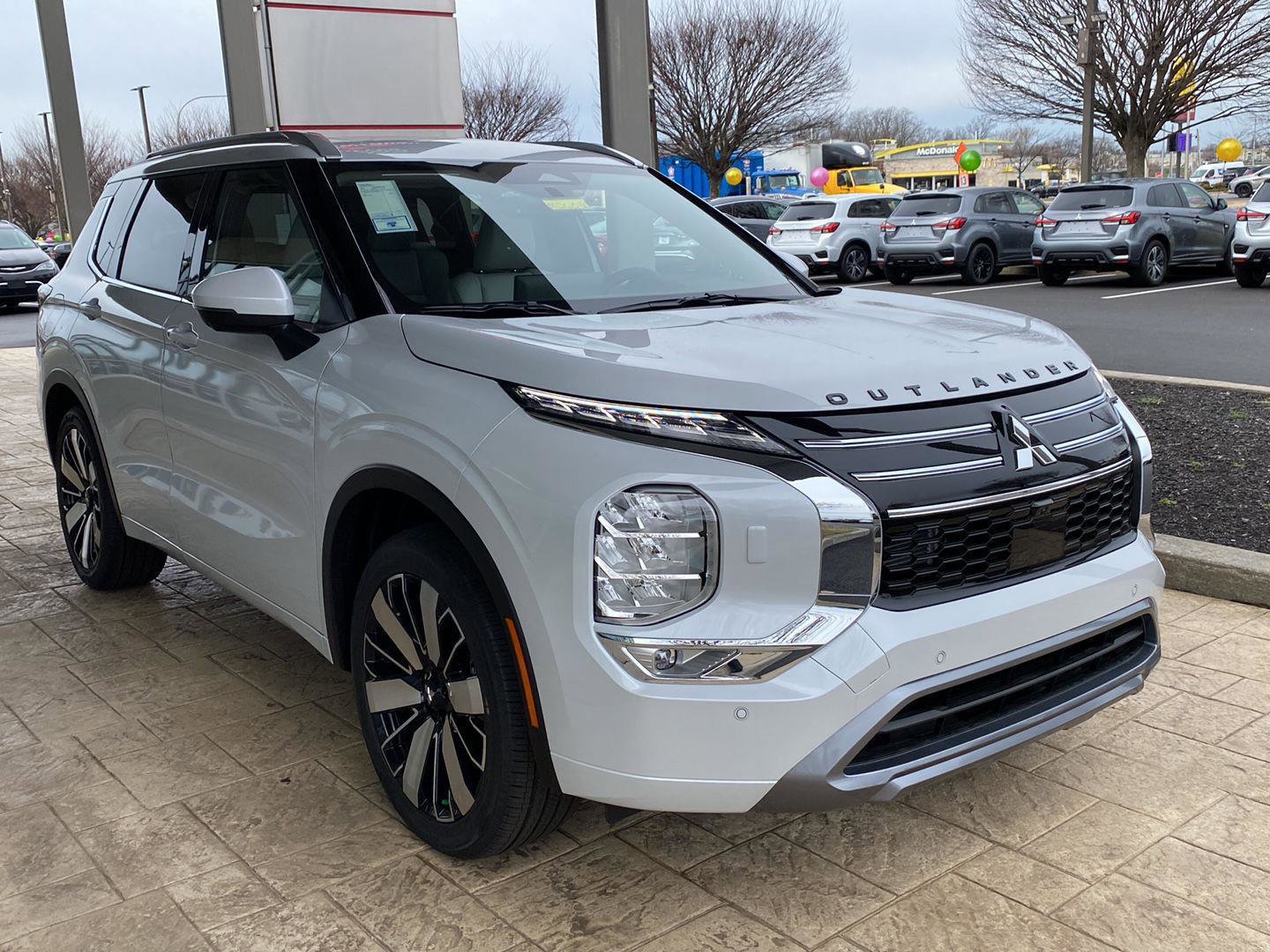 New 2026 Mitsubishi Outlander SEL image 3