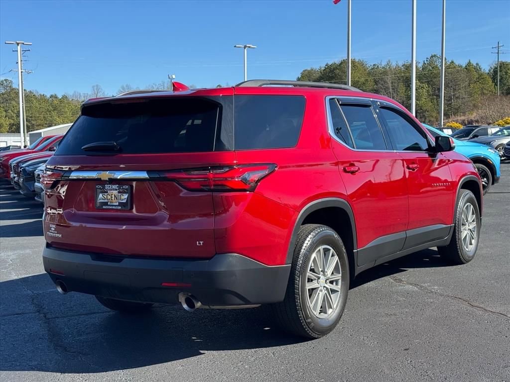 Used 2023 Chevrolet Traverse LT image 3