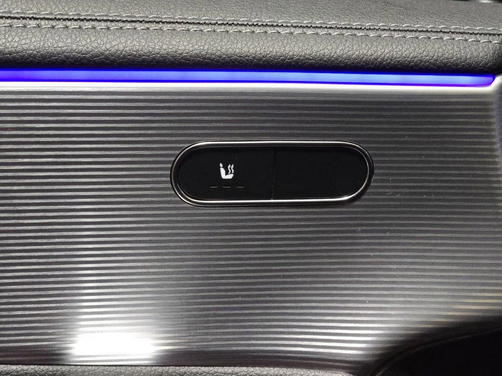 Used 2022 Mercedes-Benz CLA 250 4MATIC image 9