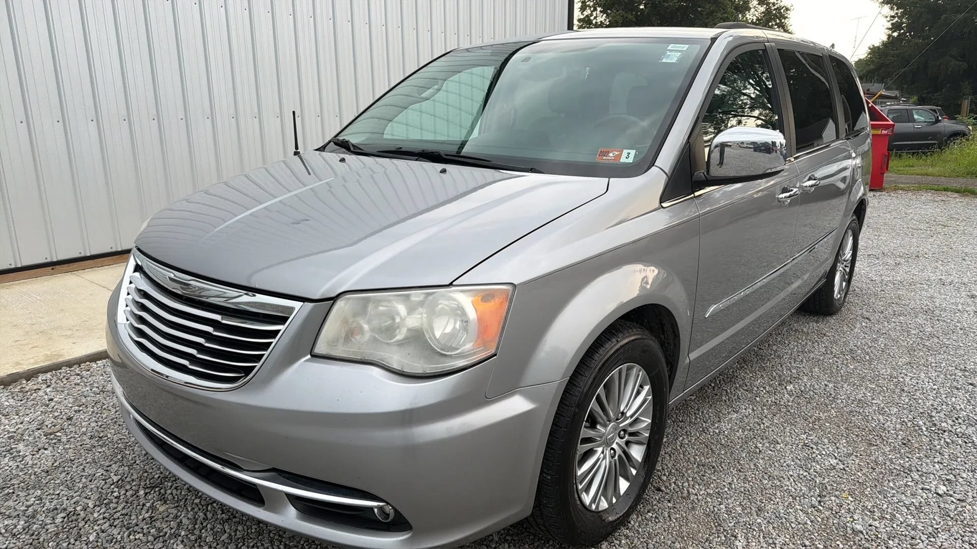 Used 2013 Chrysler Town & Country Touring-L w/ Driver Convenience Group FWD image 10
