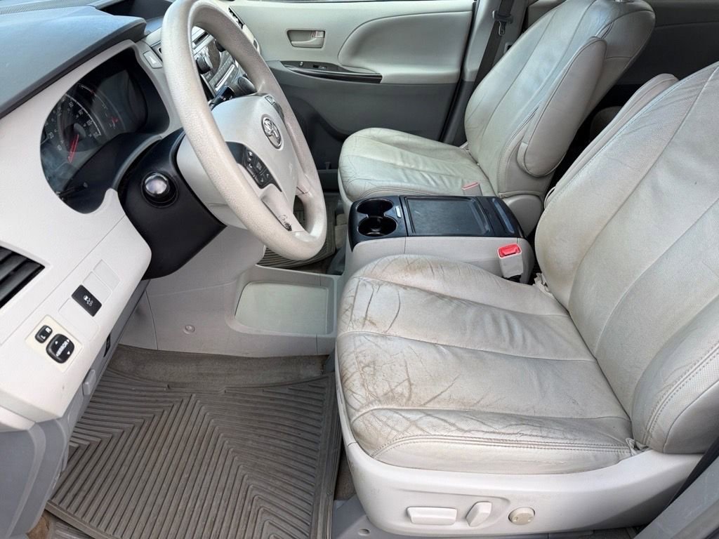 Used 2012 Toyota Sienna LE image 10