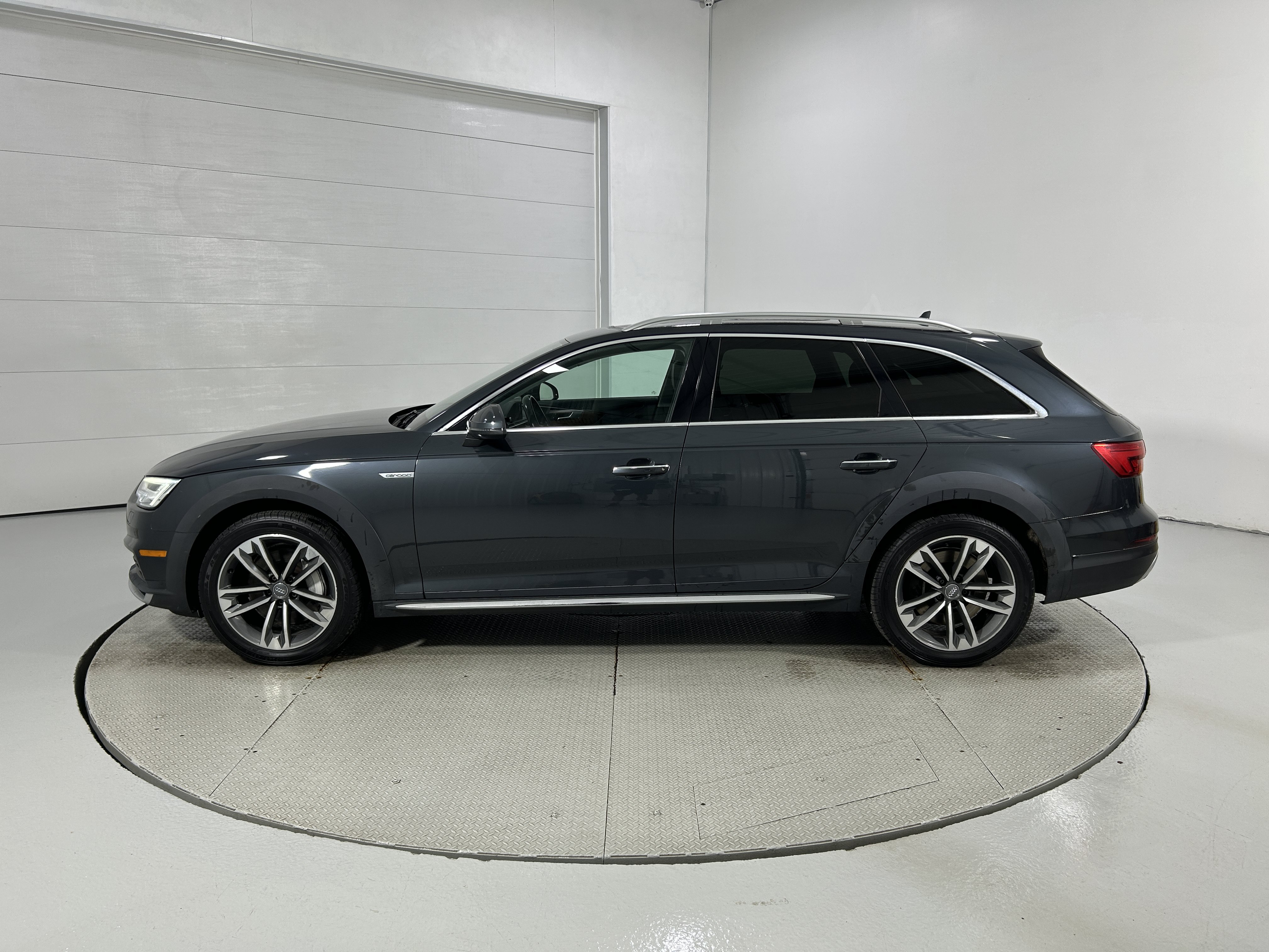 Used 2017 Audi A4 2.0T allroad Premium Plus AWD/4WD image 22