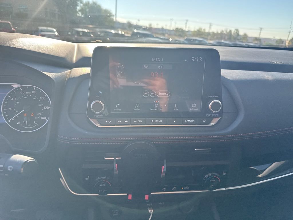 Used 2025 Nissan Rogue SV image 11