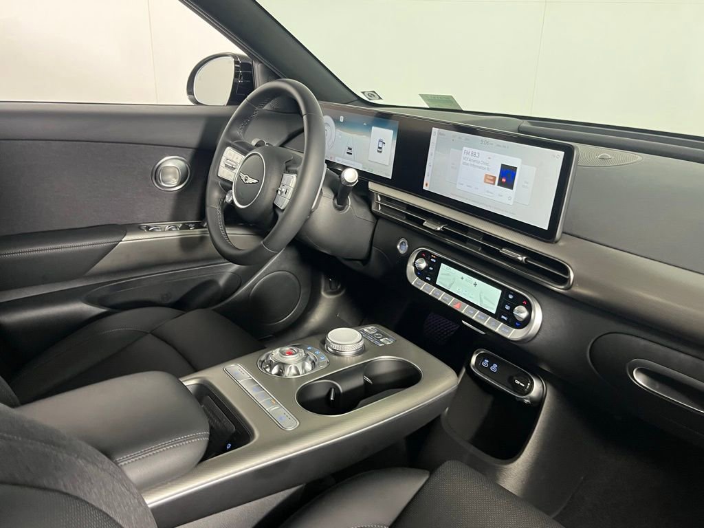 Used 2025 Genesis GV60 RWD image 34