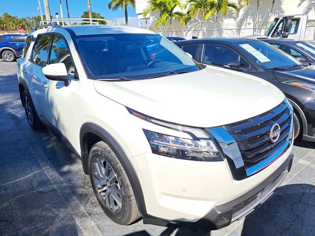 Used 2024 Nissan Pathfinder SL image 2