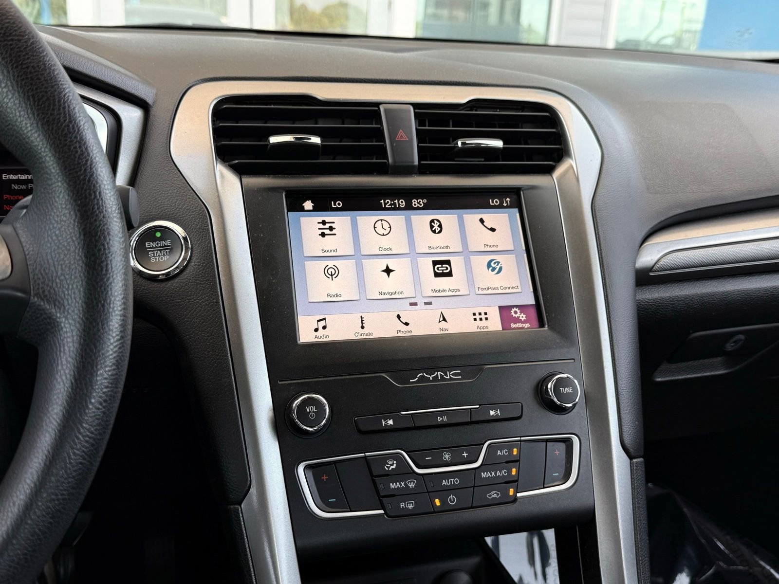 Used 2019 Ford Fusion SE FWD image 33