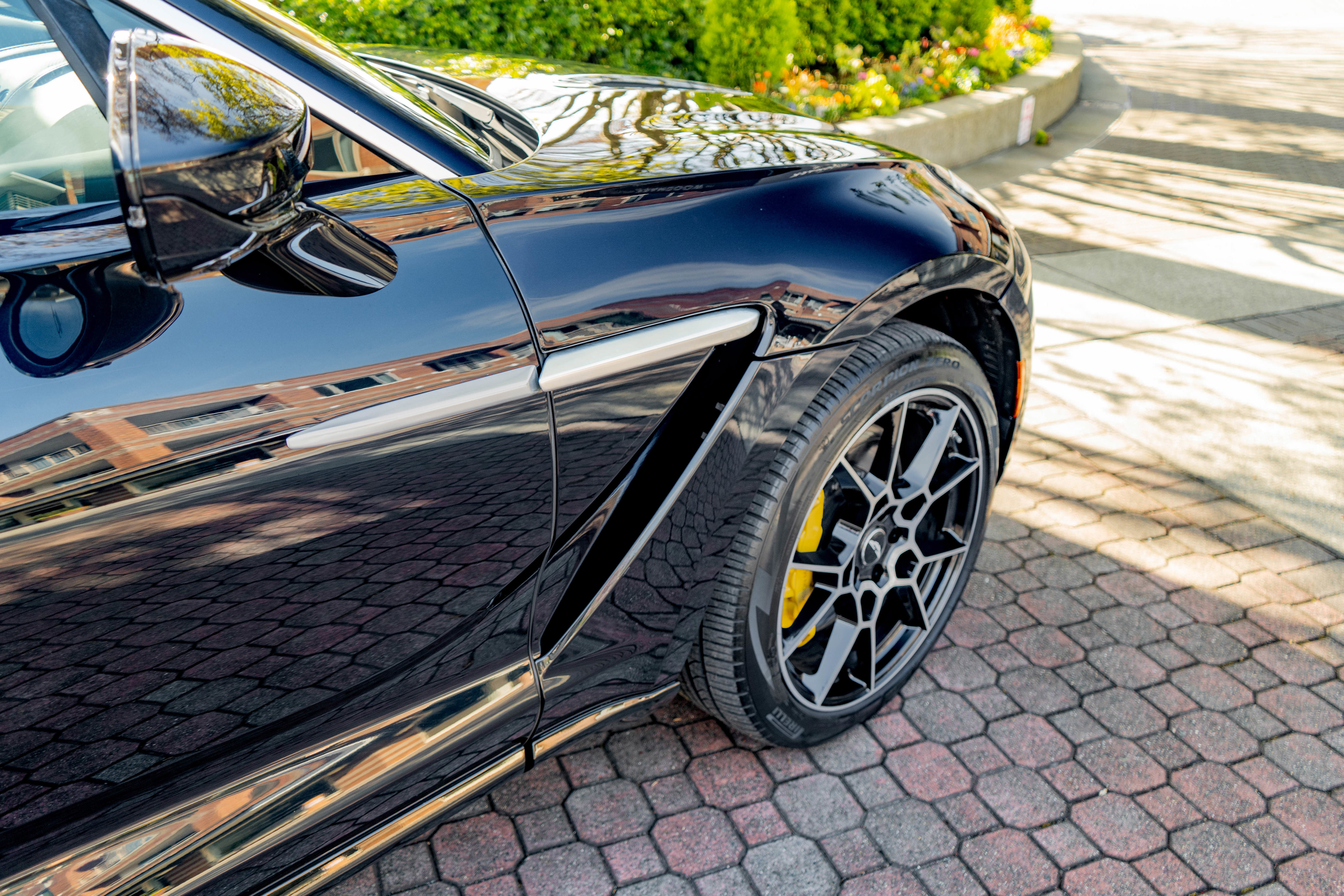 Used 2021 Aston Martin DBX image 9